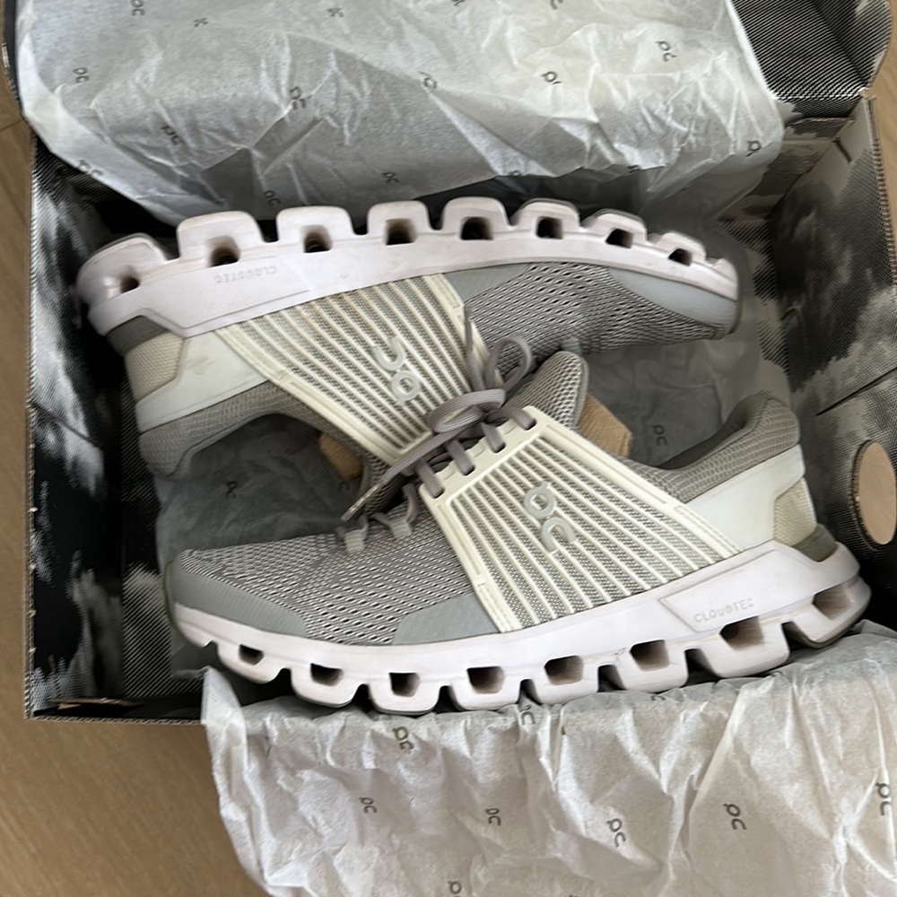 On Running Cloudswift Running Shoe In Glacier Whi… - image 4